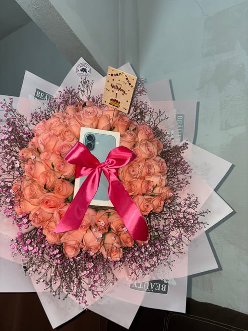 Ramo buchón de 100 rosa rosas 