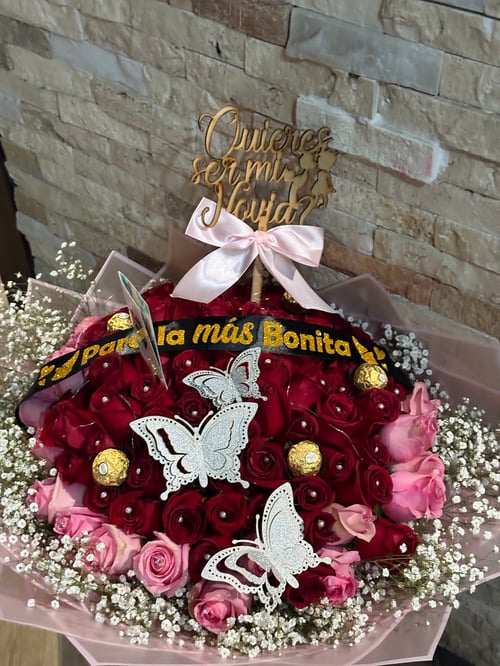 Ramo buchón de 75 rosas 