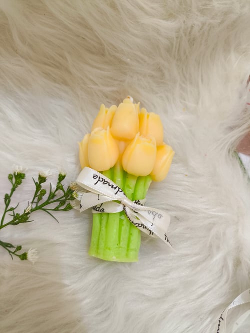 ¡Ilumina tu vida con la Vela Tulipán! 🌷✨