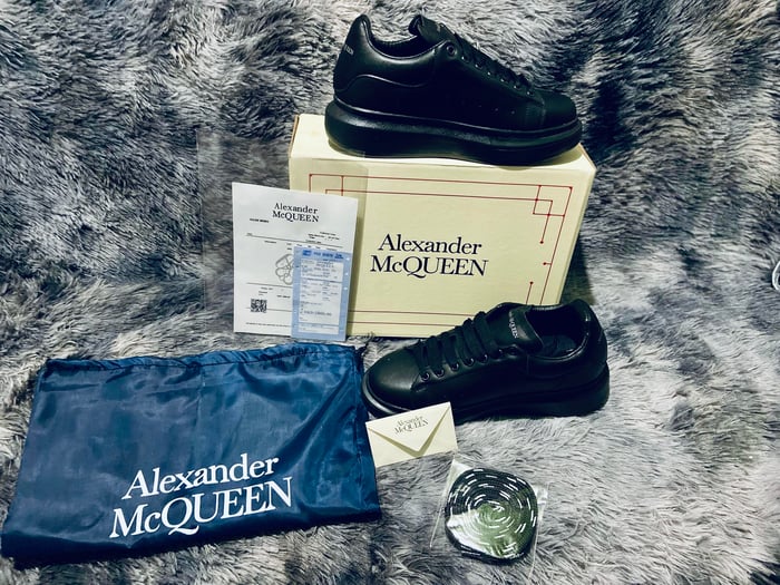 Alexander McQueen Black Basic