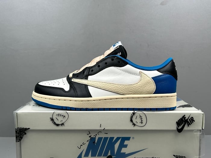 Jordan 1 Low Travis scott