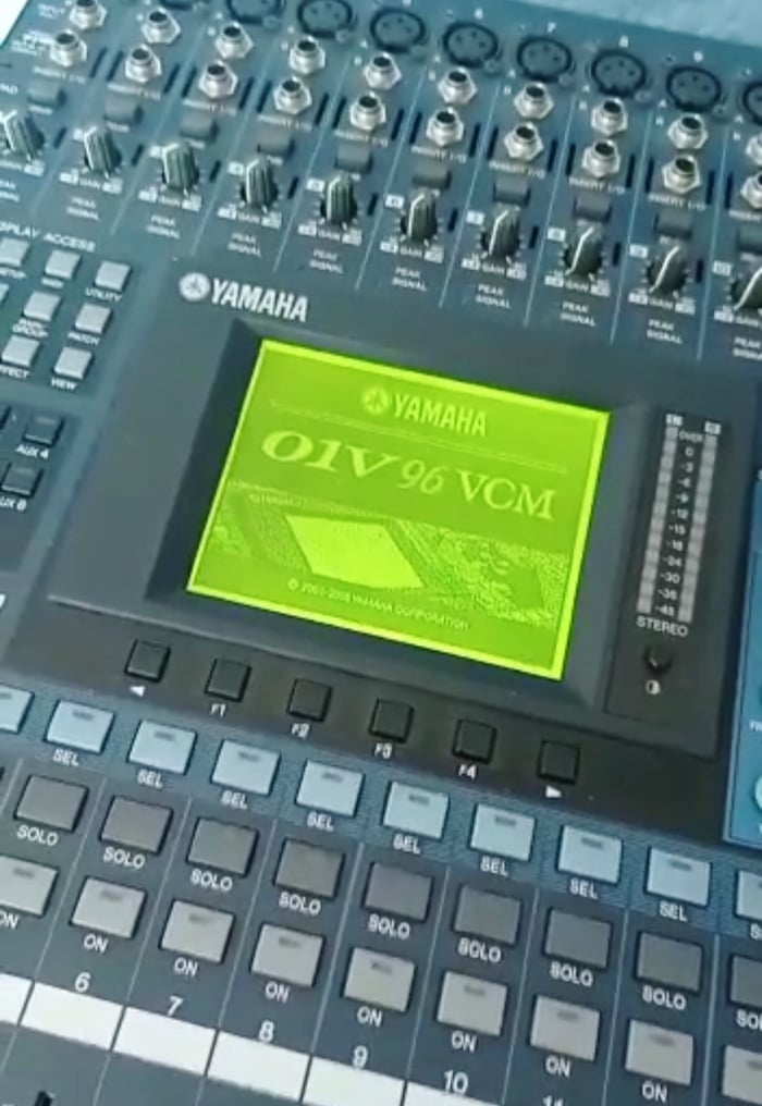 Consola digital Yamaha 01v96vcm 16ch 