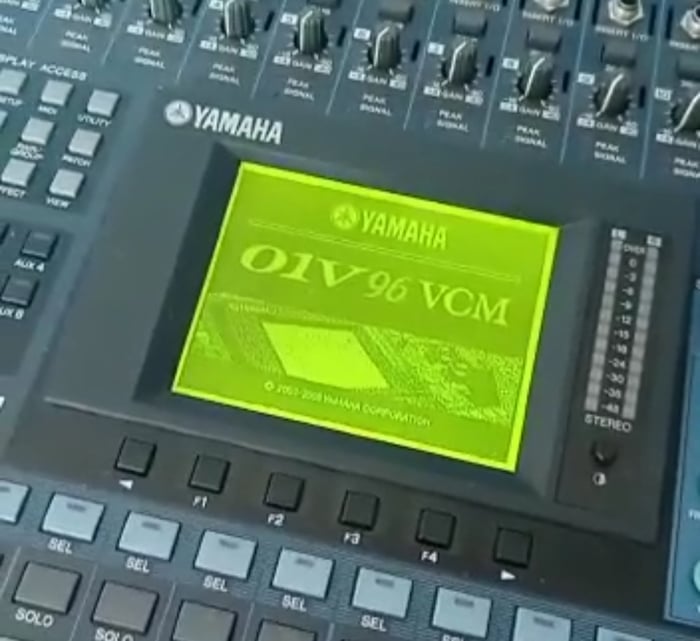 Consola digital Yamaha 01v96vcm 16ch 