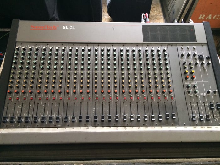 Mixer Soundtech sl24 