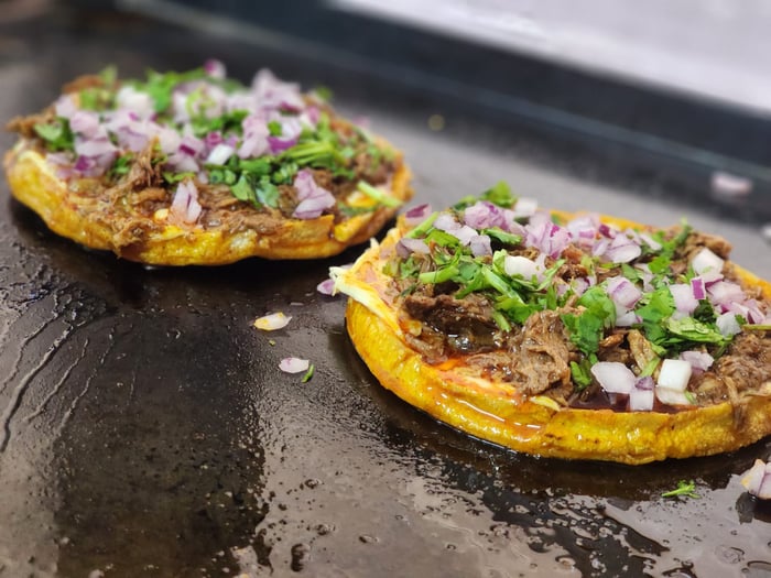 Picaditas de Birria: Sabor en Cada Bocado