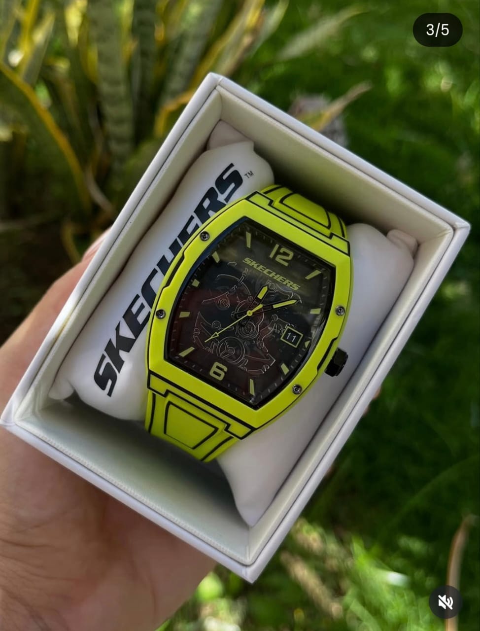 Reloj Skechers verde neón en su caja